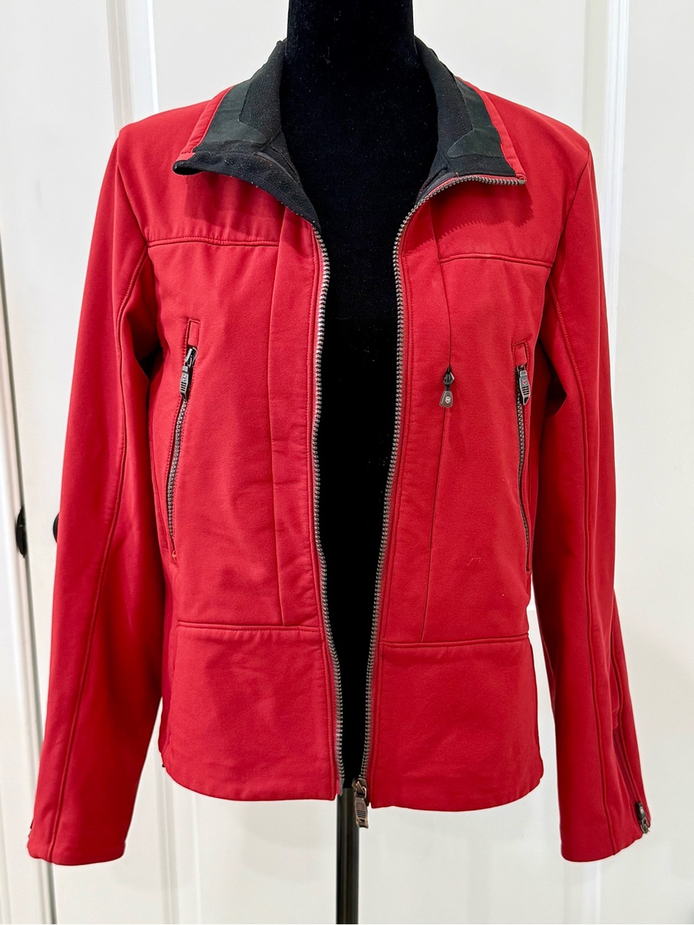 Victorinox Swiss Army Women’s Red Softshell Jacket Size M